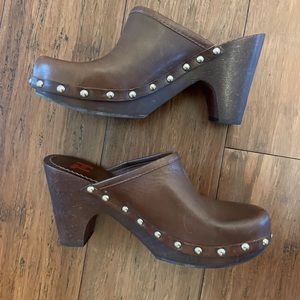 Adorable Tommy Hilfiger Clogs